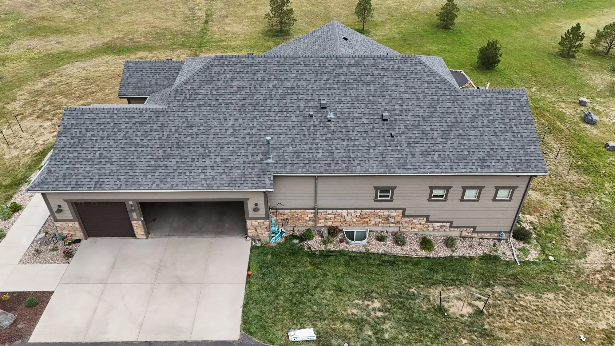 Completed architectural shingle roof on a Colorado home